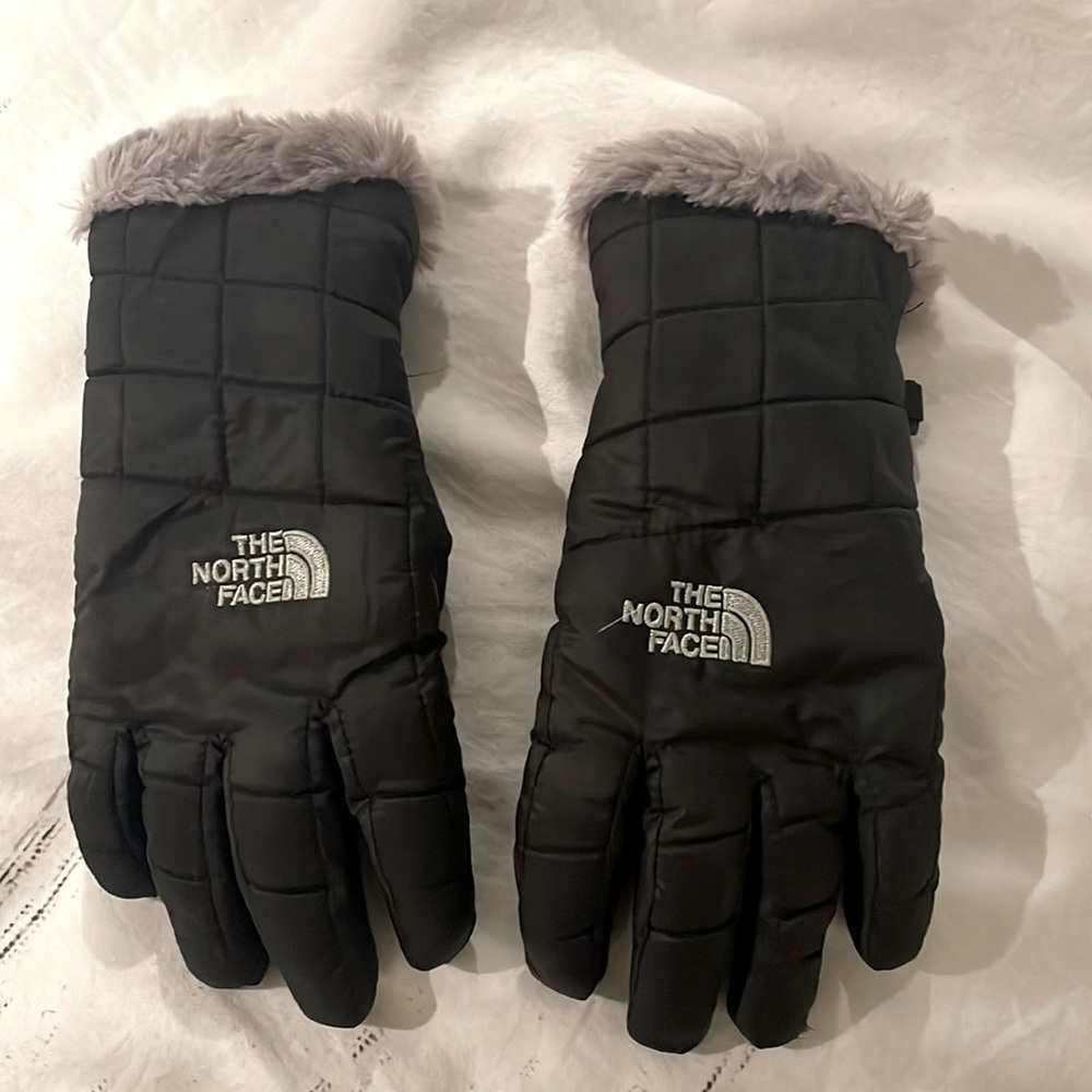 Girls medium North Face gloves
